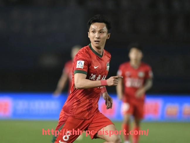 爱体育-德甲球队致敬贝肯鲍尔视频赏析，传承传奇精神的精彩瞬间